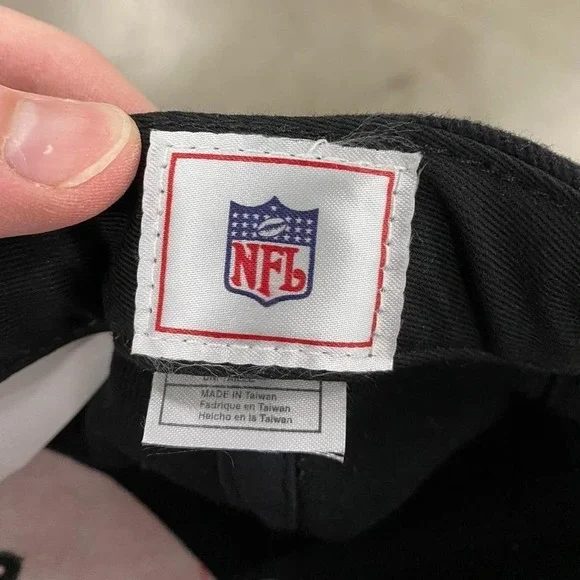 Vintage NFL Tampa Bay Buccaneers Strapback Hat - Picture 8 of 8